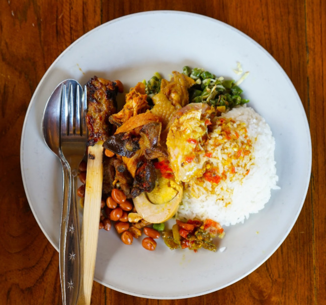 nasi ayam kedewatan bu mangku