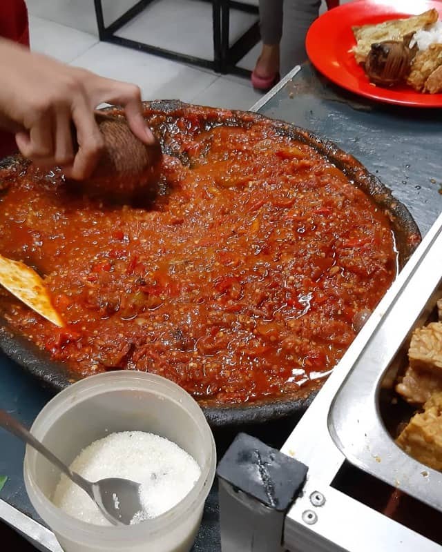 sambal penyetan mbak noer wonokromo