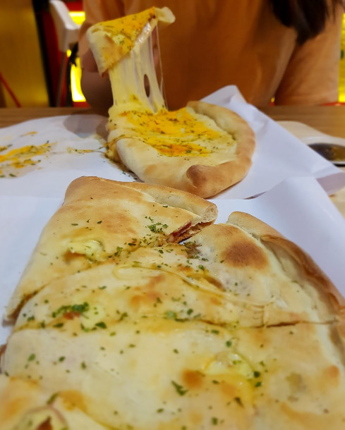 master cheese pizza
