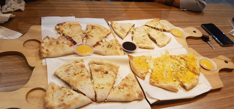 master cheese pizza