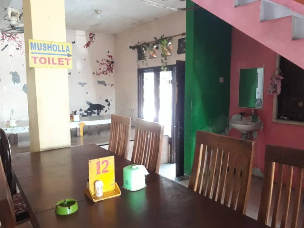 ruangan nasi uduk mbah man