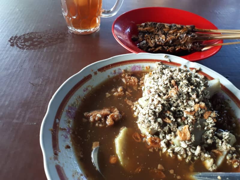 lontong kupang dan sate kerang