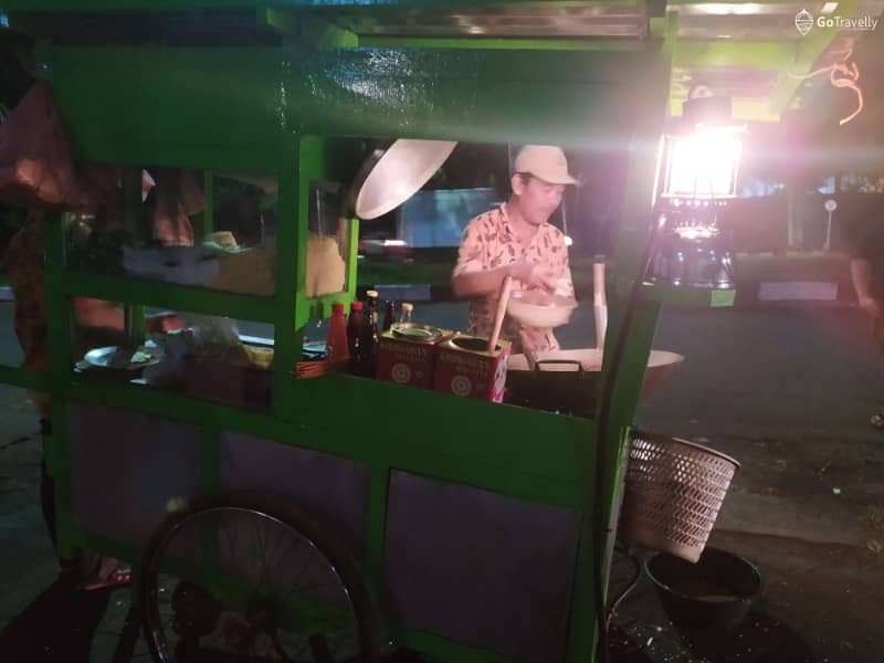 Nasi goreng kulit pak mujiono nirwana executive surabaya