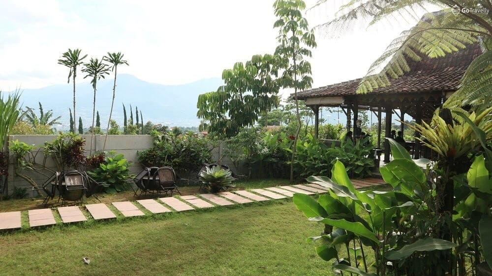 cafe alam di Batu