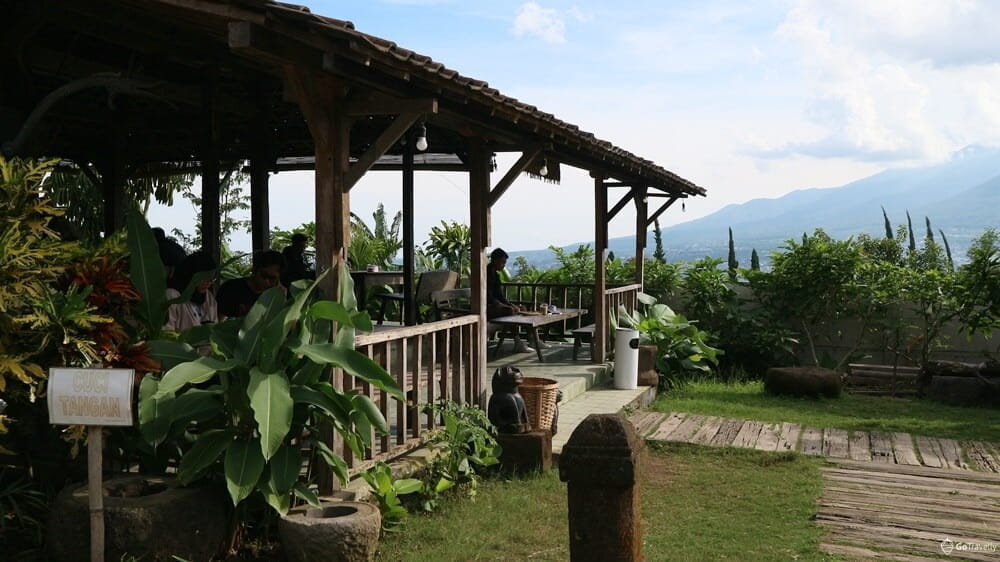 cafe terdekat