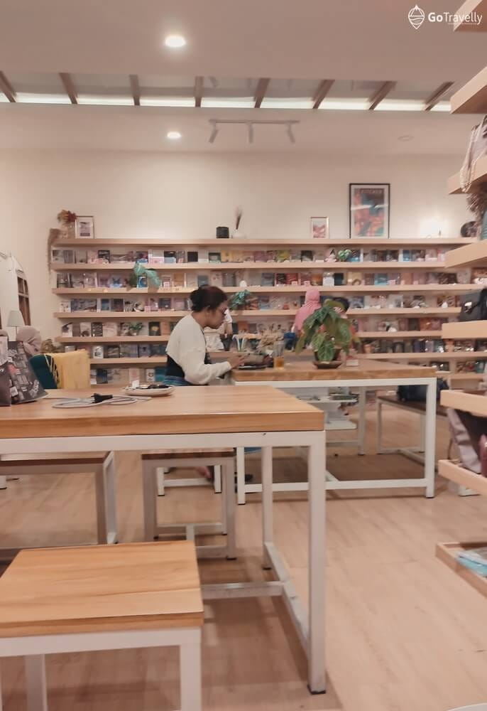 Haru Book Cafe