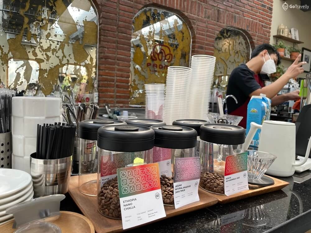 cafe terdekat