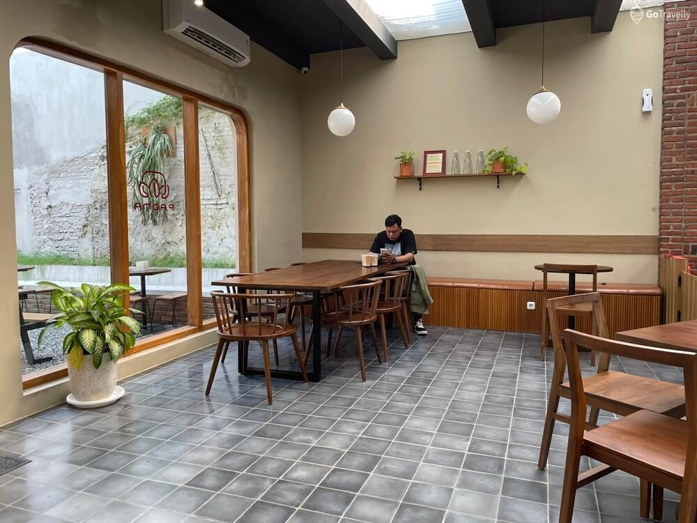 cafe di Surabaya