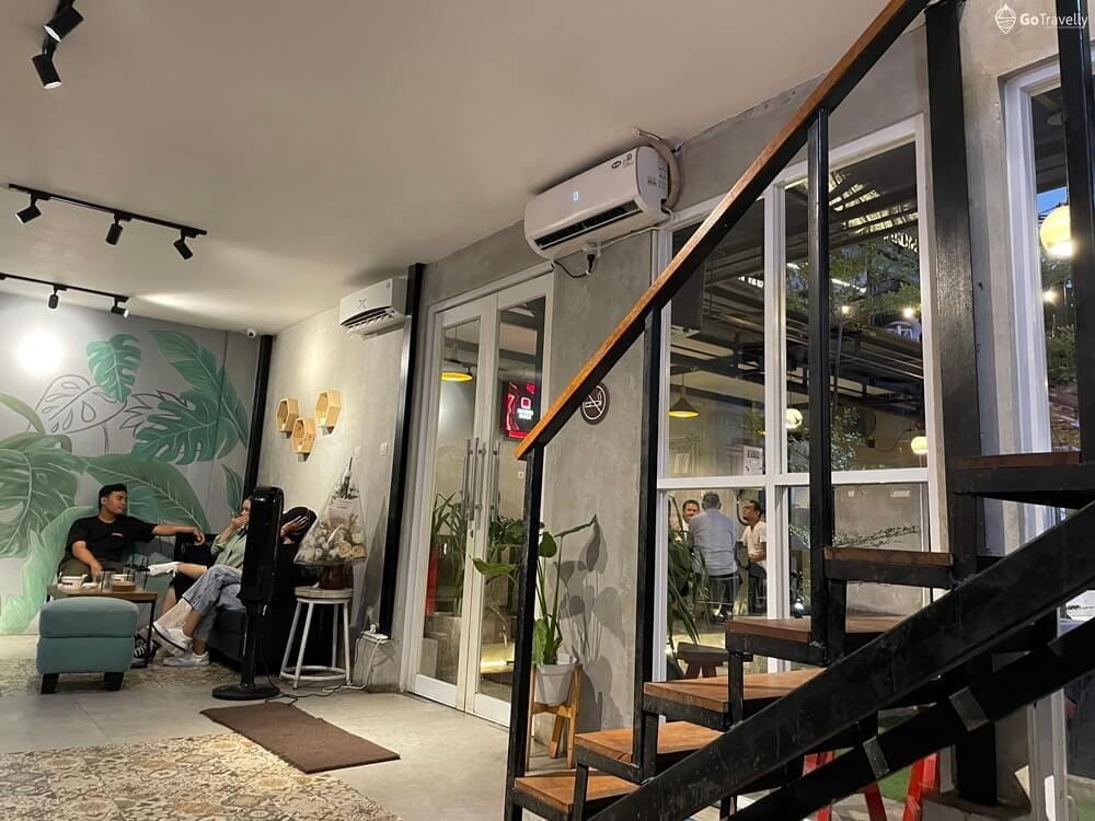 cafe terdekat