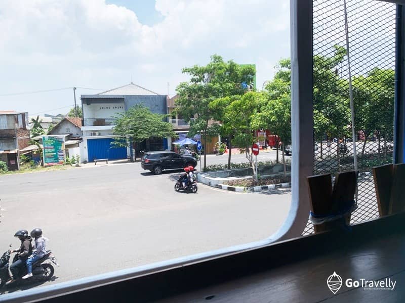 sisi luar fas cafe surabaya