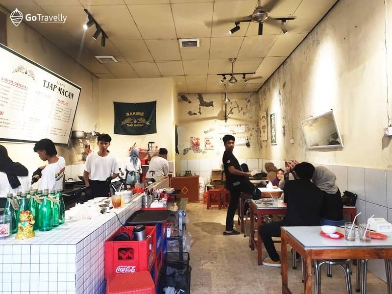suasana tempat makan di bakmi tjap macan jombang