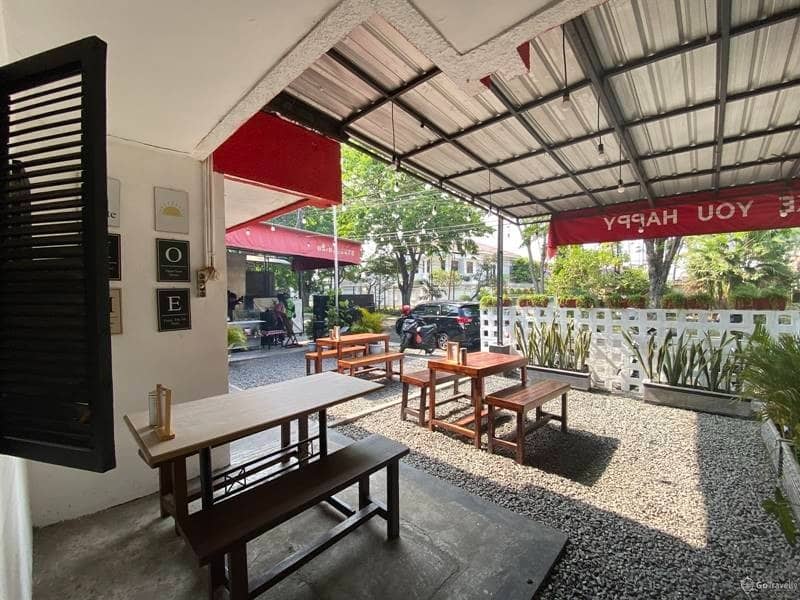 suasana rumah makan di restoran barbecue 78