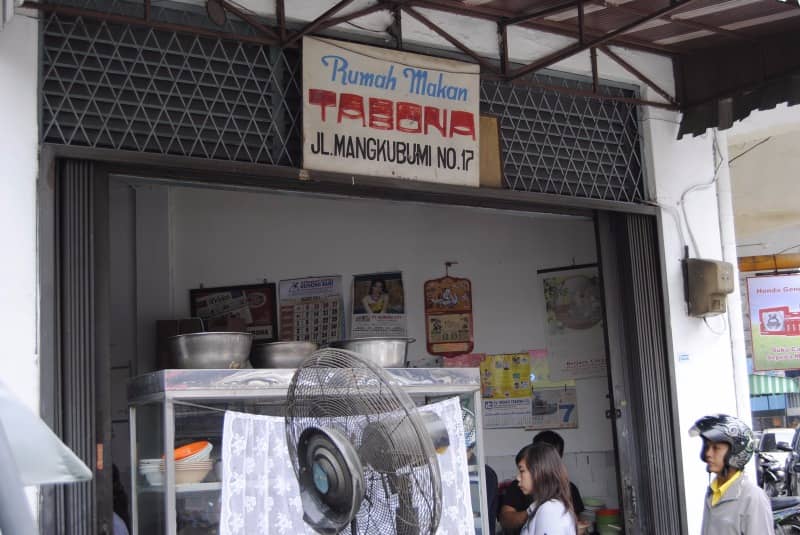 rumah makan tabona