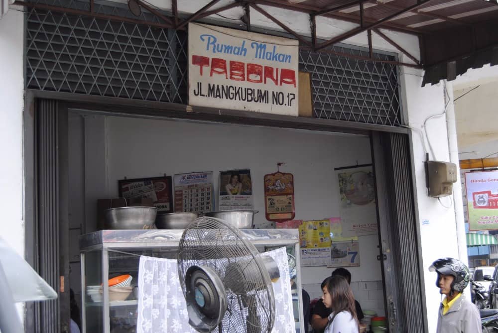 rumah makan tabona