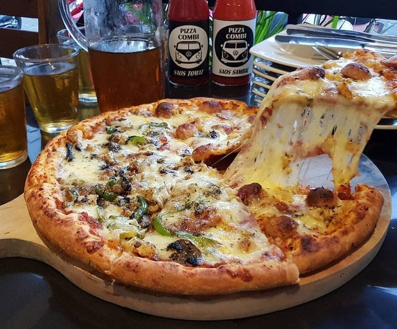 Pizza Combi: Kuliner Pizza Hits Sidoarjo