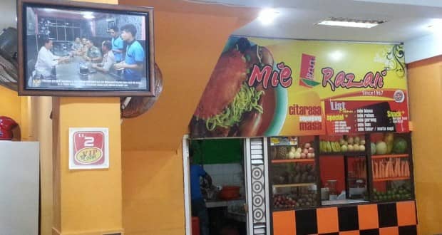 Mie Razali: Mie Lembut berendam kuah Kental. Enak Kali Lah!