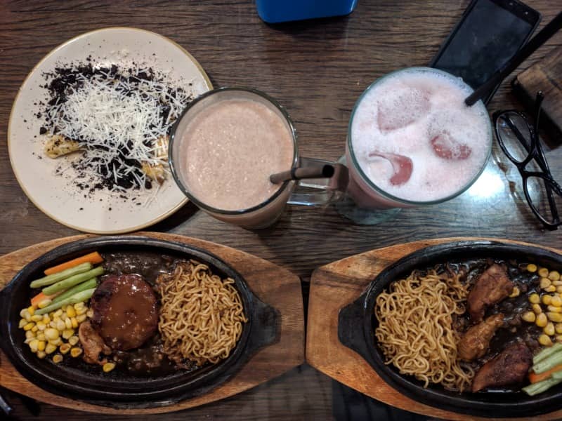 golden kitchen 17 cafe & resto