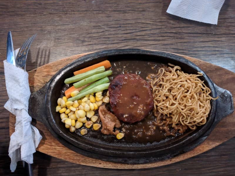 golden kitchen 17 cafe & resto