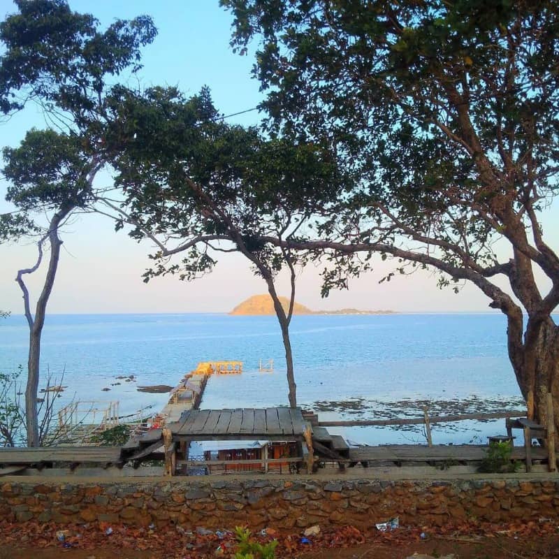 pantai mombhul bawean