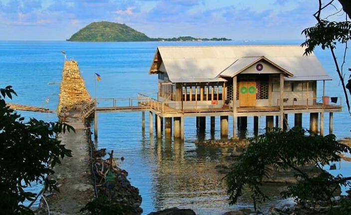 pantai mombhul bawean