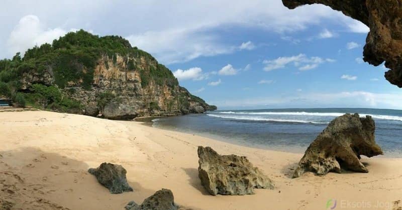 pantai ngrumput yogyakarta