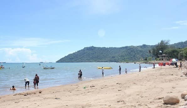 pantai caroline padang
