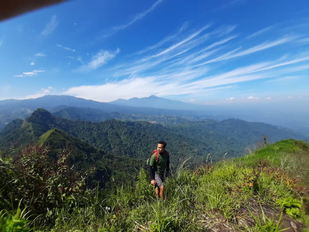 Gunung Tanggung nongkojajar - Puncak mbah Wali yang dikeramatkan