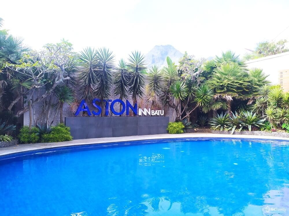 Hotel batu dengan kolam renang