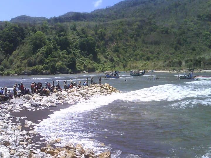 pantai puger jember