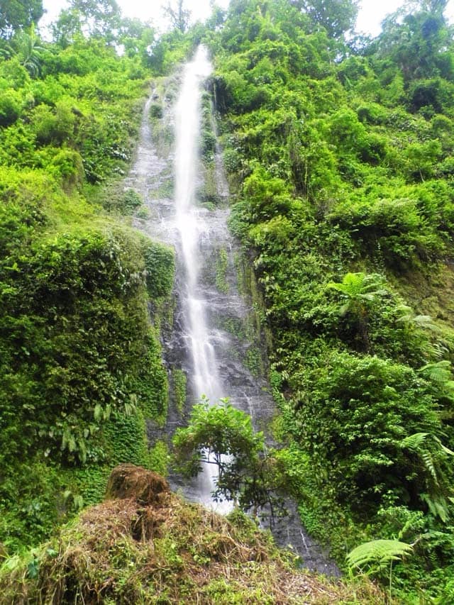 air terjun kabut pelangi