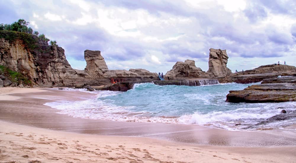 pantai klayar pacitan