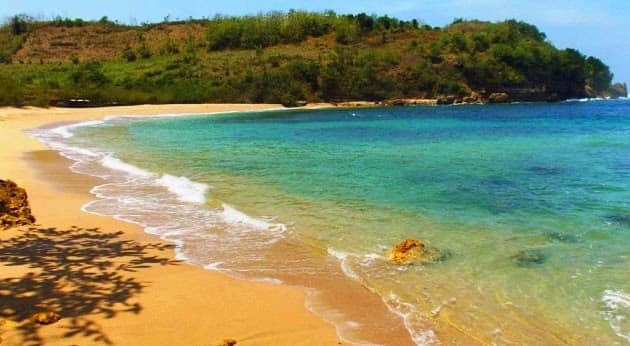 pemandangan pantai pangi
