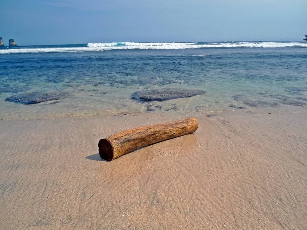 pantai ngalur