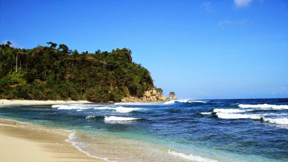 pantai ngalur