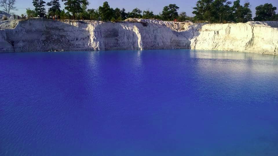 danau kaolin air bara