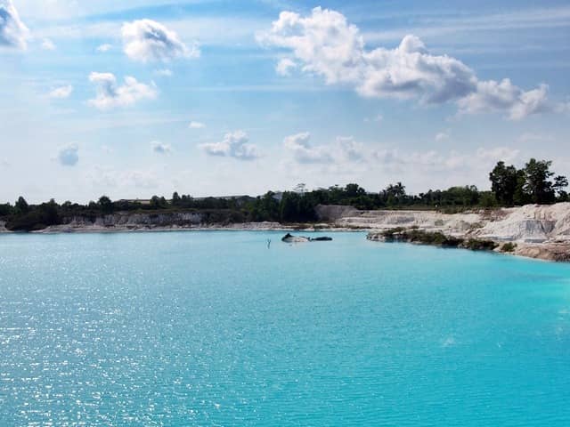 danau kaolin air bara