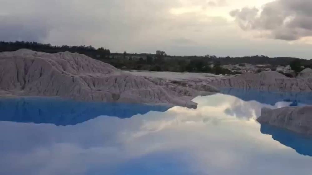 danau kaolin air bara