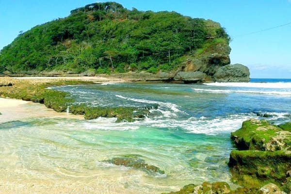 pantai batu bengkung