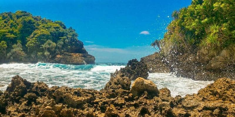 pantai batu bengkung