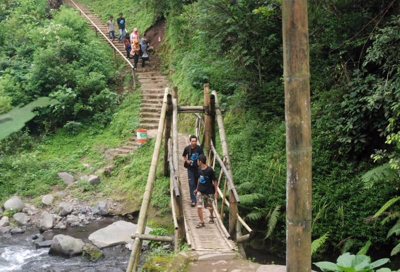 air terjun coban pelangi