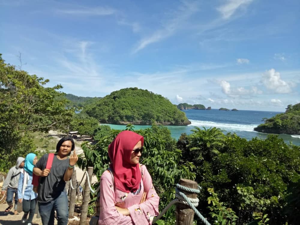 pantai teluk asmara
