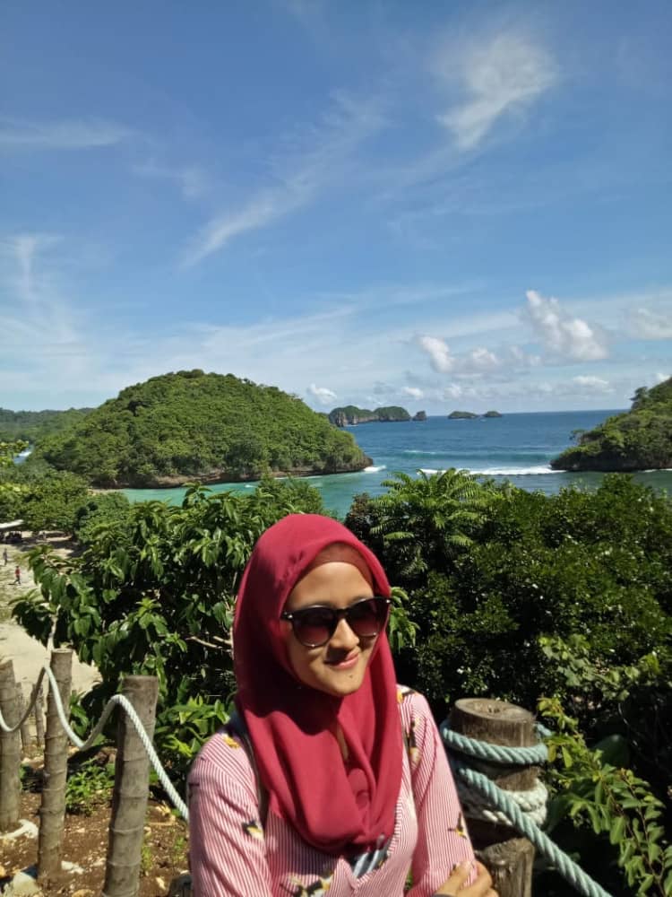 pantai teluk asmara