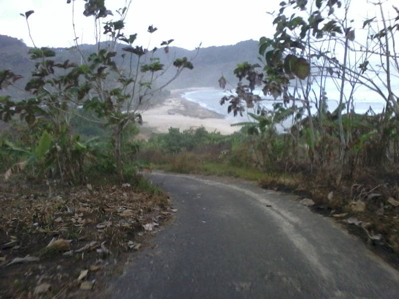 Mbolang ke Pantai Molang