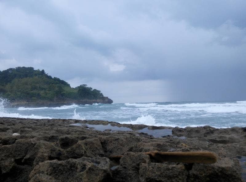 Pantai molang