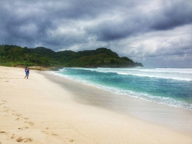 Mbolang ke Pantai Molang