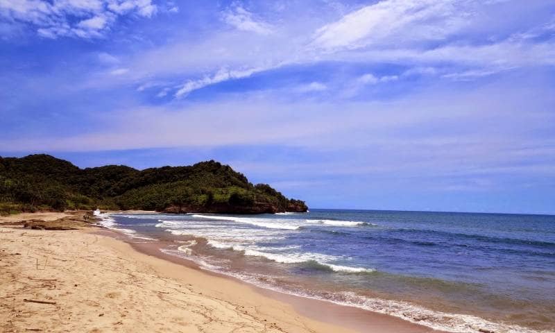 Mbolang ke Pantai Molang