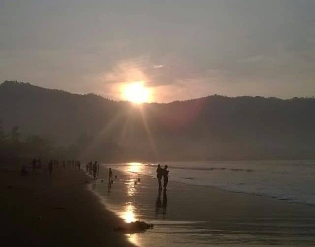 pantai karanggongso