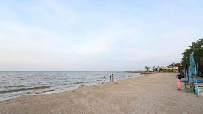 pantai delegan gresik