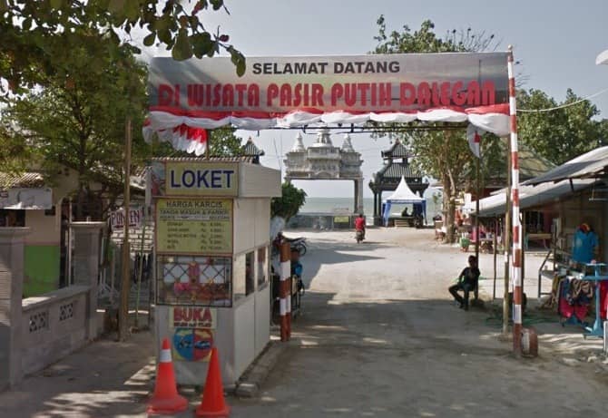 pantai delegan gresik