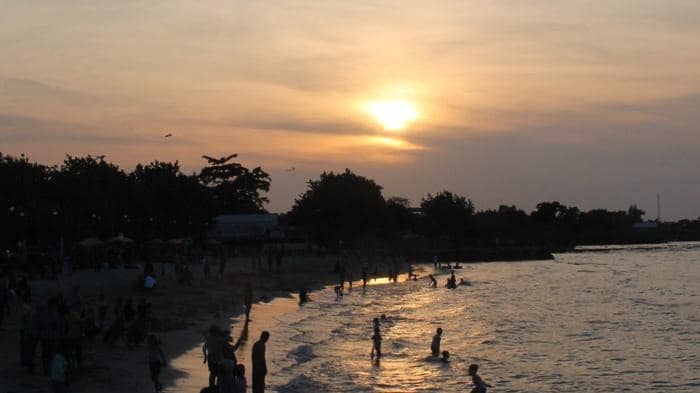 pantai delegan gresik